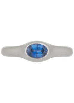 Cecil Ring in White Gold - Blue Sapphire
